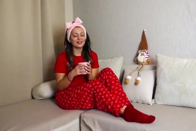 Pyjama, Tasse und Wichtel